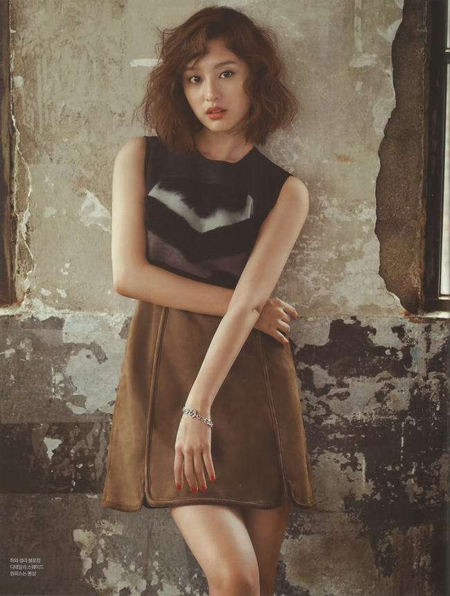 Park Shin Hye đẹp ma mị với suối tóc dài không tưởng, Shin Min Ah sành điệu trên tạp chí - Ảnh 18.