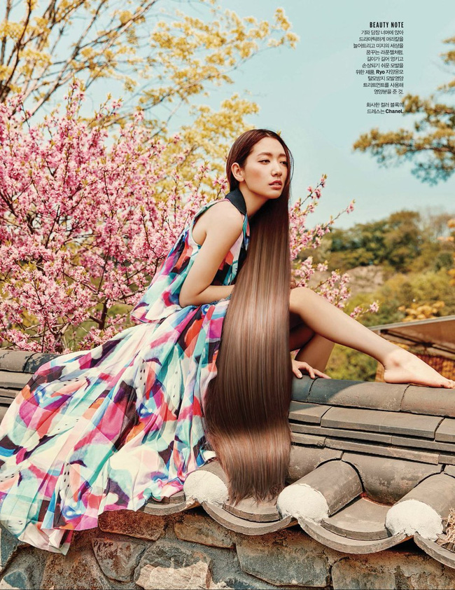 Park Shin Hye đẹp ma mị với suối tóc dài không tưởng, Shin Min Ah sành điệu trên tạp chí - Ảnh 11.