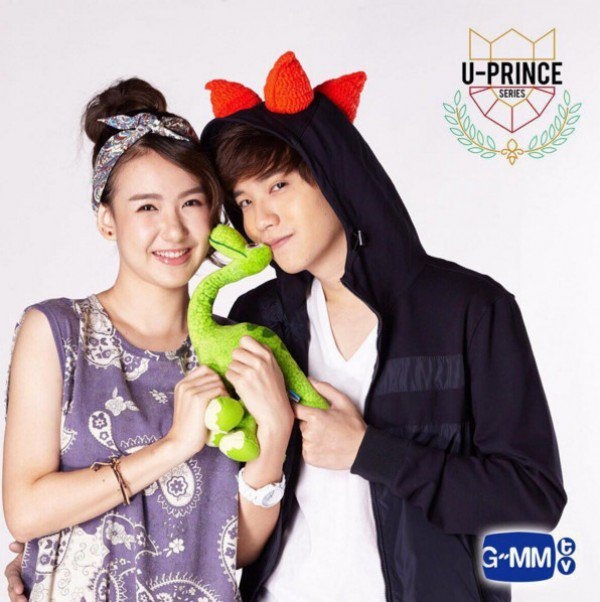 Em gái Nichkhun (2PM) yêu “ứ chịu được” bên “hoàng tử khủng long” - Ảnh 2.