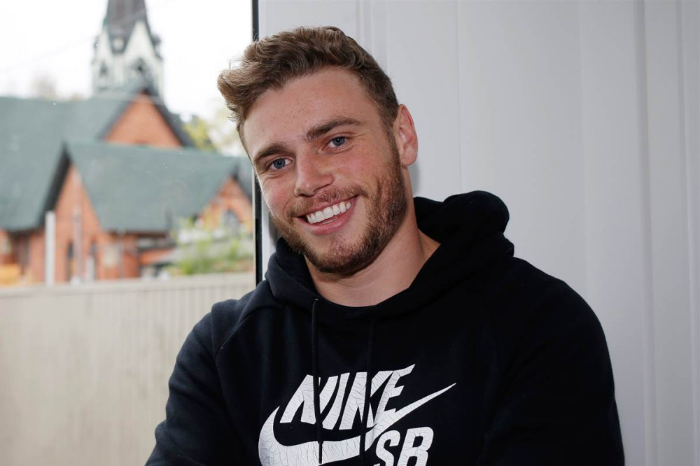 151022_gus_kenworthy_skier_1235p.nbcnews-fp-1200-800