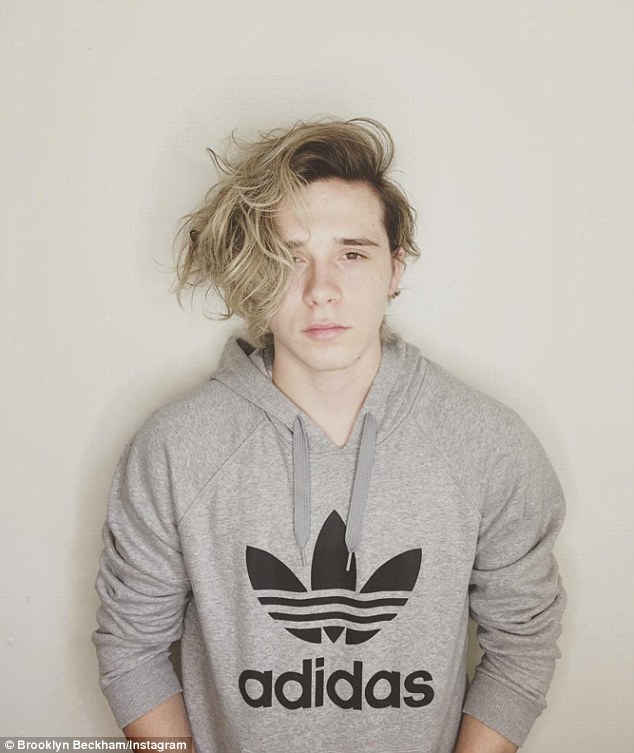 Brooklyn Beckham gây bất ngờ với thân hình vạm vỡ nam tính không kém bố - Ảnh 4.