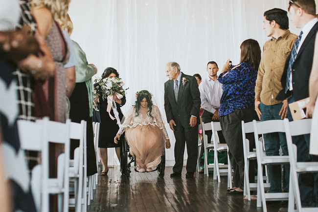 Bại liệt suốt 8 năm, cô gái bỗng đứng dậy bước đi trong ngày cưới trước sự ngỡ ngàng của nhiều người - Ảnh 6.
