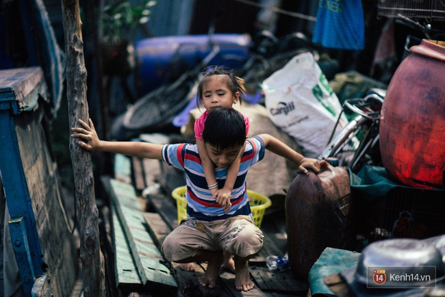 Gia đình sống lênh đênh trên sông hơn 20 năm - Sài Gòn có những góc khuất trần trụi như thế! - Ảnh 13.