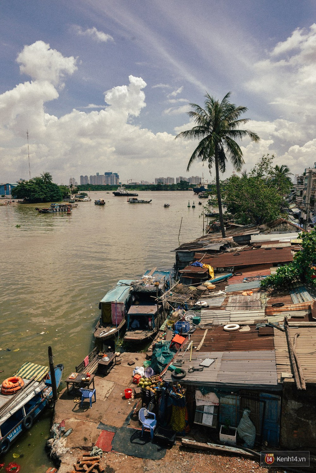 Gia đình sống lênh đênh trên sông hơn 20 năm - Sài Gòn có những góc khuất trần trụi như thế! - Ảnh 15.