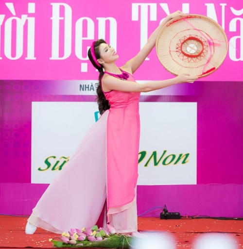 Hoa hậu Việt Nam 2016: Hoa hậu Thu Thảo bật khóc trên ghế nóng - 9