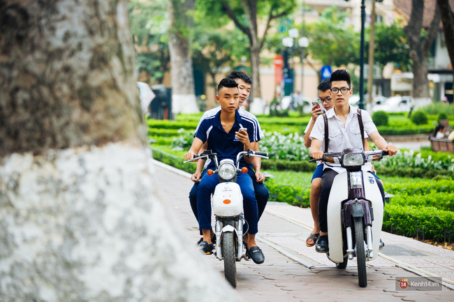 Chỉ mới 10 ngày, Pokemon đã thay đổi hành vi lái xe của người Việt: Đi bằng một tay, mắt cắm vào điện thoại! - Ảnh 11.