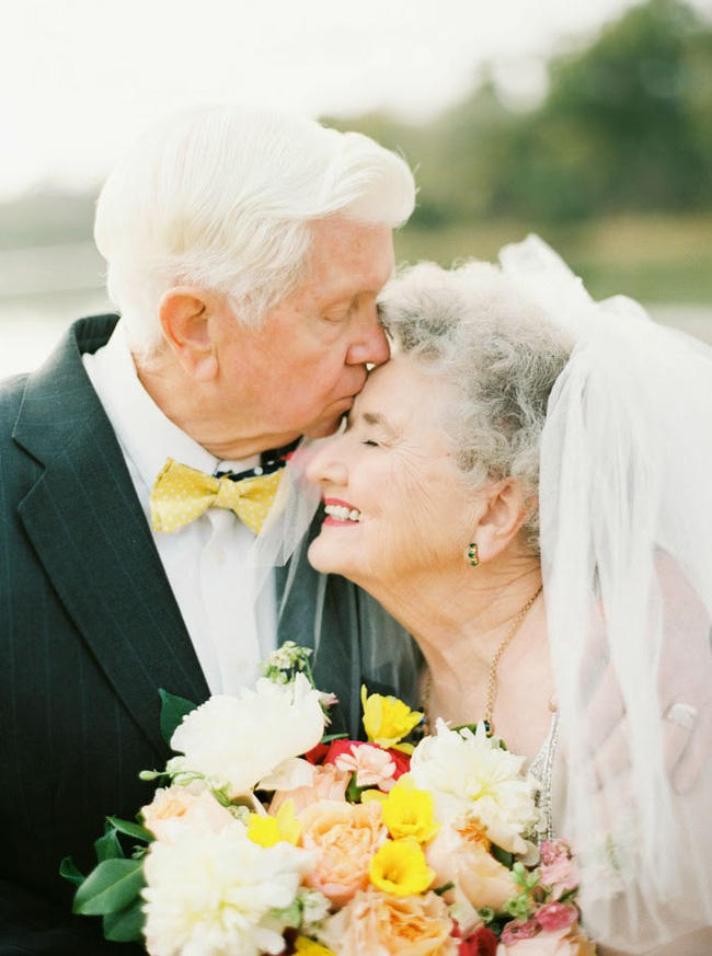 Ai cũng mong có một tình yêu hạnh phúc như hai cụ già trong bộ ảnh kỷ niệm 63 năm ngày cưới này! - Ảnh 1.