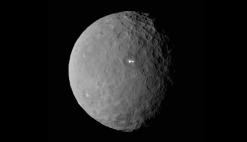 NASA phát hiện núi lửa băng bí ẩn trên hành tinh lùn Ceres - 1