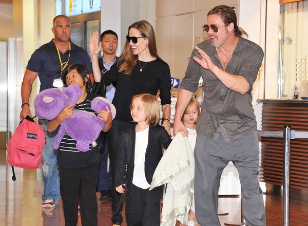 Sau ly hôn, Brad Pitt - Angelina nên dành điều gì cho 6 con?