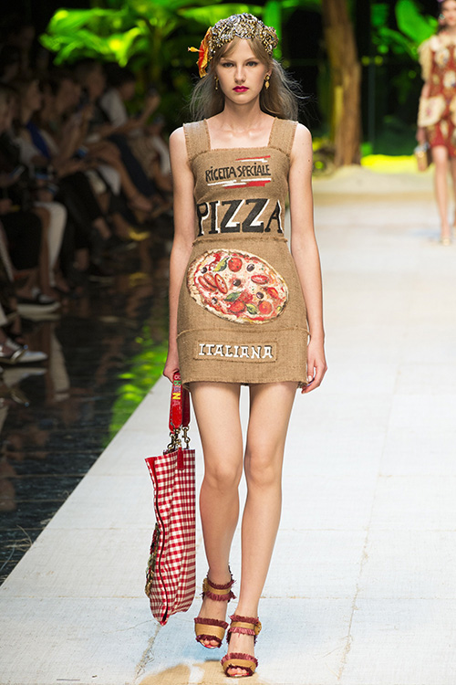 Bữa tiệc pizza, mỳ Ý, hoa hồng... của Dolce & Gabbana - 7