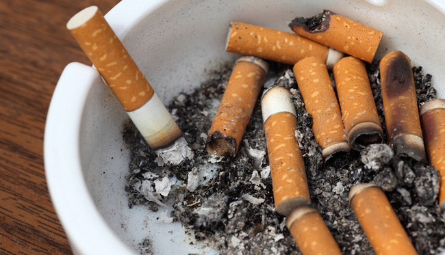 Không hút thuốc lá vẫn có thể mắc ung thư phổi vì các nguyên nhân sau - Ảnh 1.
