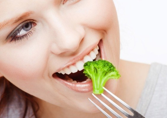 Bí quyết để có hàm răng trắng sáng bằng thực phẩm