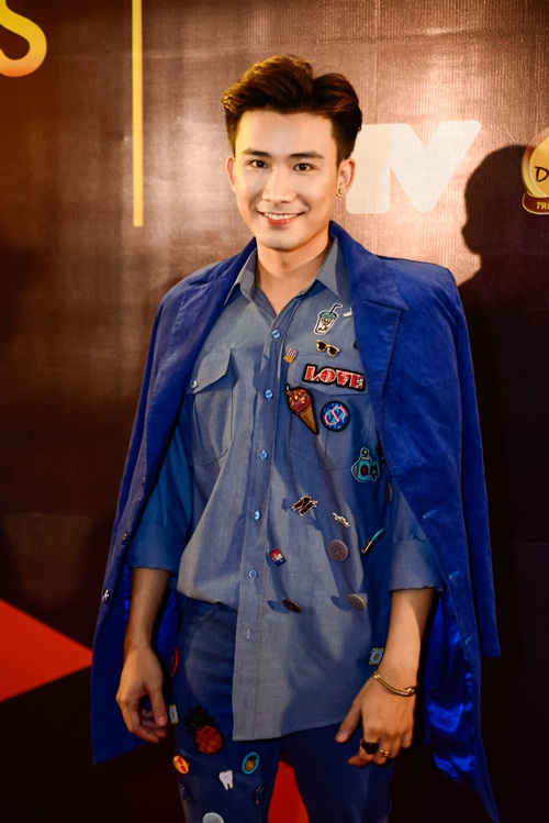 Nhã Phương, Trấn Thành "lẻ bóng" trên thảm đỏ VTV Awards - 14