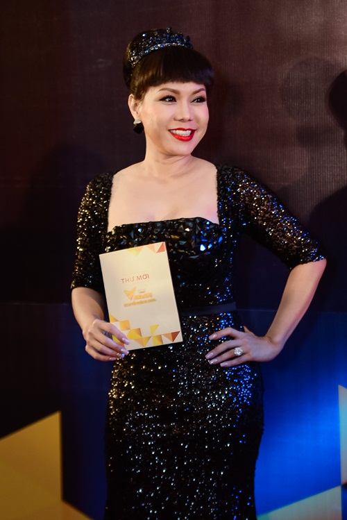 Nhã Phương, Trấn Thành "lẻ bóng" trên thảm đỏ VTV Awards - 15