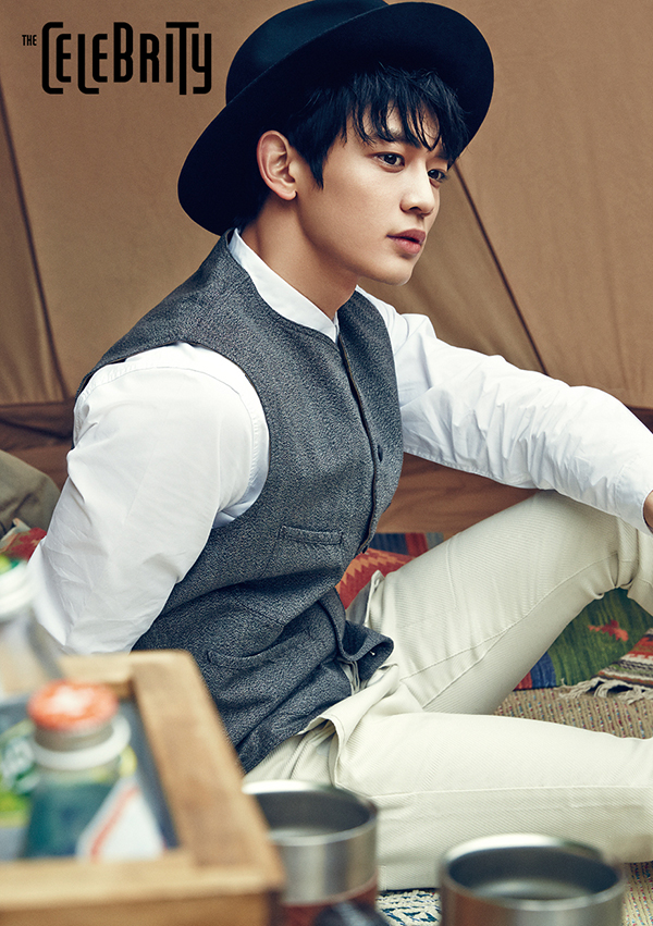 Minho (SHINee) “ngoi” đầu lên sân khấu để xem INFINITE biểu diễn - Ảnh 1.