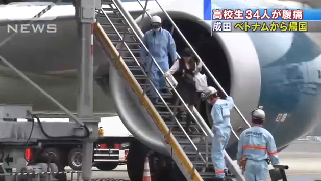 34 học sinh Nhật sau khi bay từ Việt Nam về nước đã phải cấp cứu ngay tại sân bay - Ảnh 1.