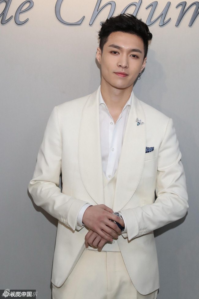 Lay (EXO) bị soi lỗi trang điểm, Cao Viên Viên mất điểm vì để lộ răng ố vàng - Ảnh 1.