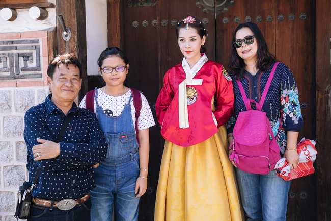 Mặc Hanbok tạo dáng trên phố Hàn, Chi Pu xinh xắn và đáng yêu đến khó có thể rời mắt - Ảnh 6.