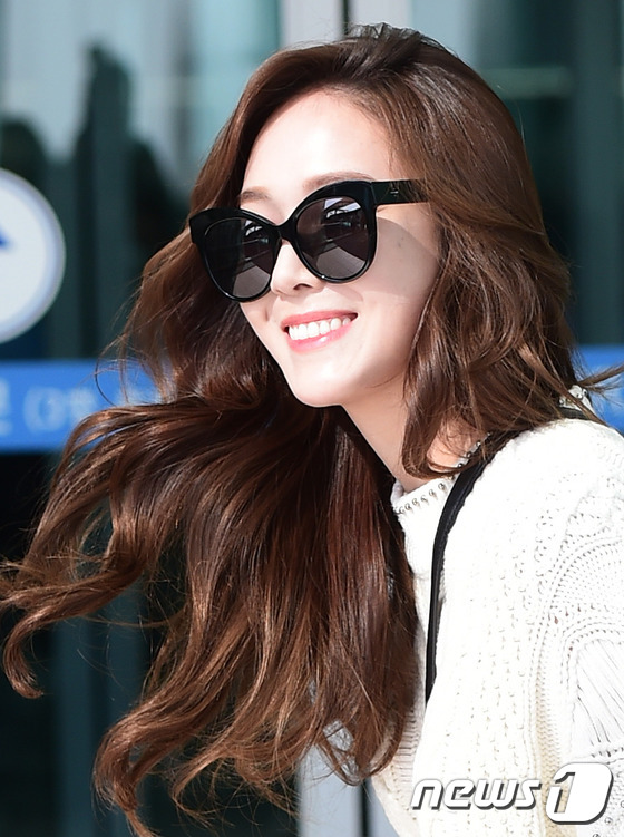 Seohyun, Yuri (SNSD) và Jessica Jung cùng đọ thần thái tại sân bay - Ảnh 12.