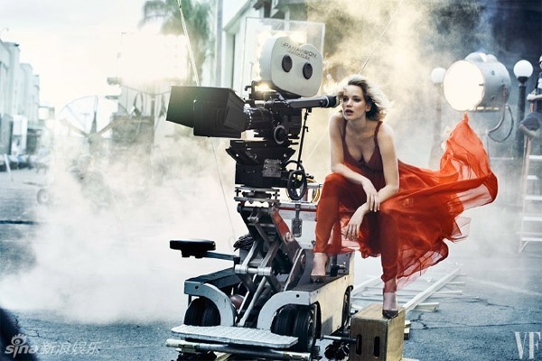 Jennifer Lawrence gợi cảm tựa nữ thần trong loạt ảnh mới