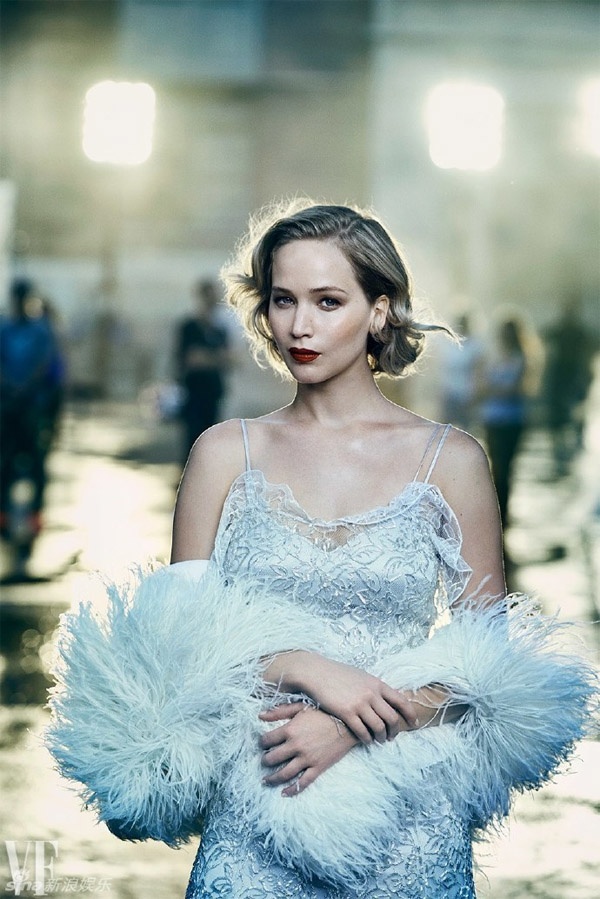 Jennifer Lawrence gợi cảm tựa nữ thần trong loạt ảnh mới