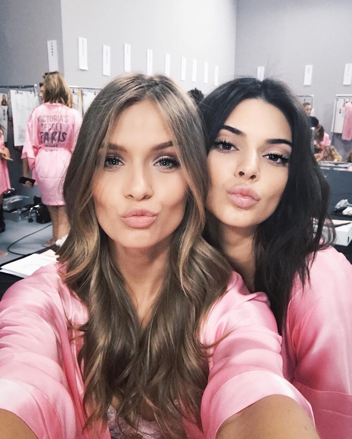 Hé lộ loạt ảnh hậu trường nóng bỏng Victoria's Secret show 2016