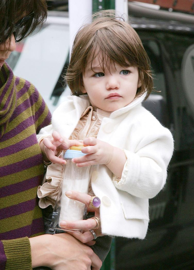 Suri Cruise - Thiên thần nhí một thời ngày càng luộm thuộm và mất vẻ đáng yêu - Ảnh 5.