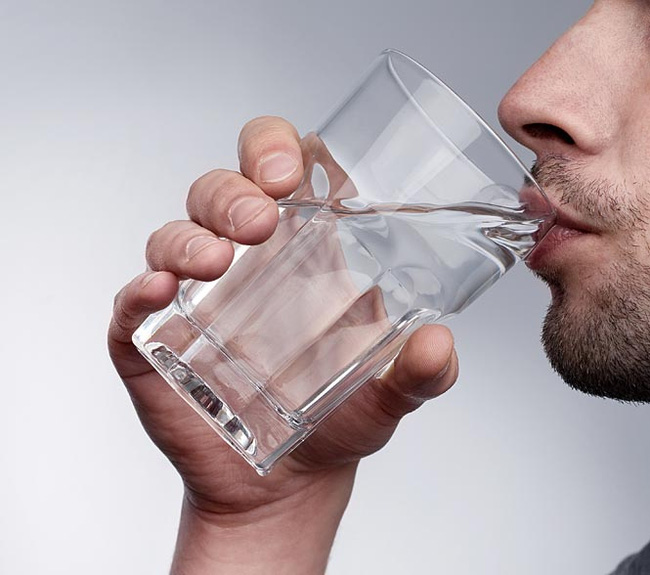 Không uống nước sẽ chết, nhưng uống quá nhiều nước cũng để lại hậu quả rất kinh khủng - Ảnh 4.