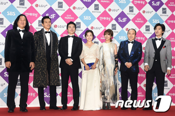 Thảm đỏ SBS Entertainment Awards: Running Man lần đầu xuất hiện, Seolhyun lột xác bên dàn mỹ nhân - Ảnh 20.