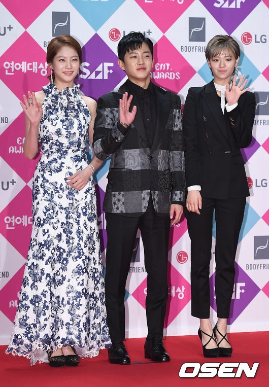 Thảm đỏ SBS Entertainment Awards: Running Man lần đầu xuất hiện, Seolhyun lột xác bên dàn mỹ nhân - Ảnh 19.