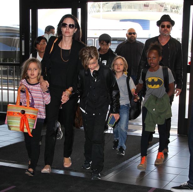 Con trai Angelina Jolie lén quay phim Brad Pitt để giúp mẹ chống lại bố? - Ảnh 2.