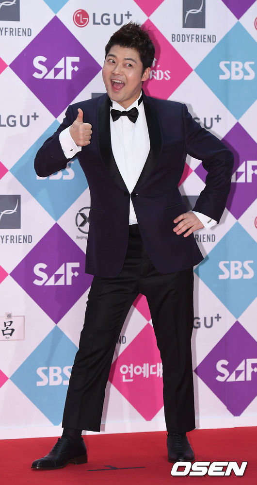 Thảm đỏ SBS Entertainment Awards: Running Man lần đầu xuất hiện, Seolhyun lột xác bên dàn mỹ nhân - Ảnh 23.
