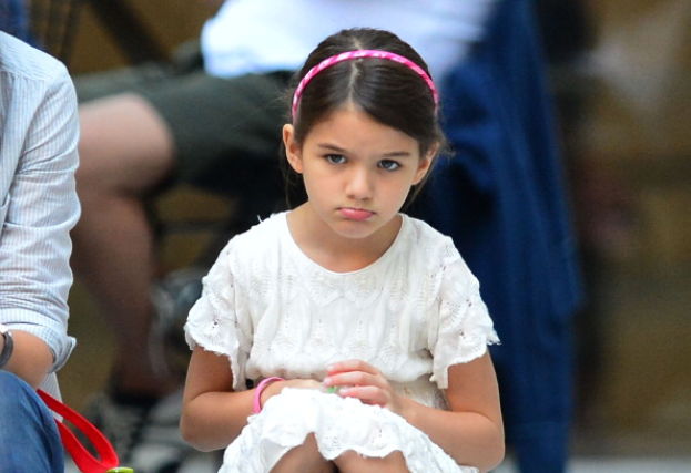 Suri Cruise - Thiên thần nhí một thời ngày càng luộm thuộm và mất vẻ đáng yêu - Ảnh 18.