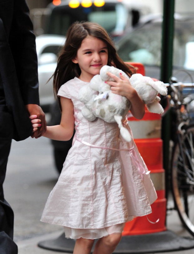 Suri Cruise - Thiên thần nhí một thời ngày càng luộm thuộm và mất vẻ đáng yêu - Ảnh 16.