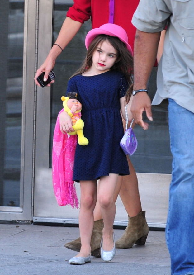 Suri Cruise - Thiên thần nhí một thời ngày càng luộm thuộm và mất vẻ đáng yêu - Ảnh 15.