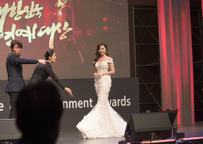 Midu xinh đẹp, nhận giải Diễn viên Châu Á xuất sắc tại Hàn Quốc - Ảnh 3.