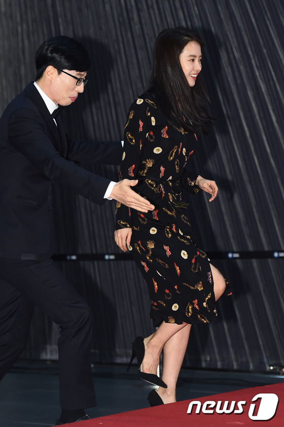 Thảm đỏ SBS Entertainment Awards: Running Man lần đầu xuất hiện, Seolhyun lột xác bên dàn mỹ nhân - Ảnh 2.