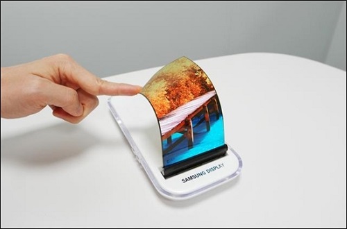 Samsung sản xuất điện thoại có thể 'bẻ cong' - 1