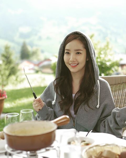 Nữ hoàng dao kéo Park Min Young đẹp động lòng người trong ảnh du lịch Thụy Sĩ - Ảnh 3.