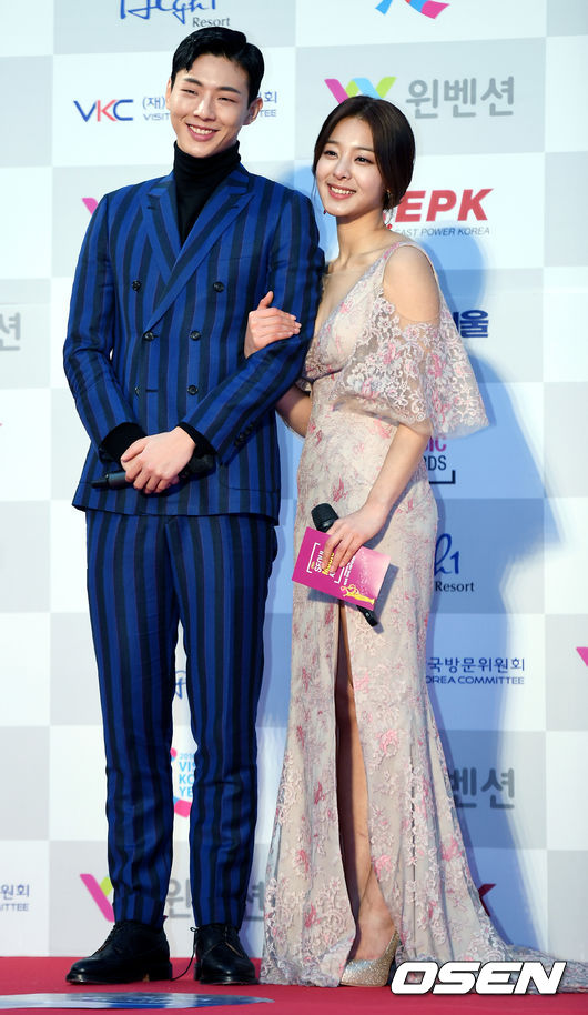 Thảm đỏ Seoul Music Awards: Phạm Băng Băng Hàn Quốc mặc sến vẫn đủ lấn át loạt mỹ nhân Kpop - Ảnh 28.