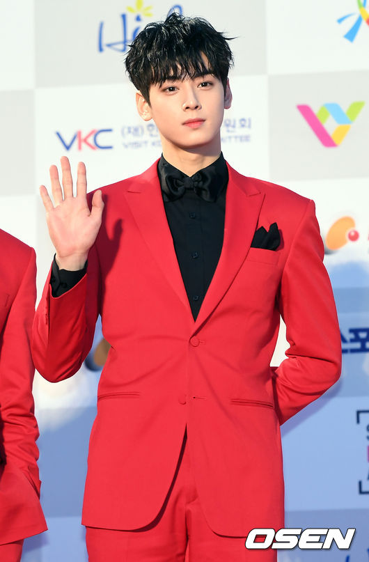 Thảm đỏ Seoul Music Awards: Phạm Băng Băng Hàn Quốc mặc sến vẫn đủ lấn át loạt mỹ nhân Kpop - Ảnh 23.