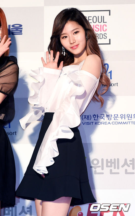Thảm đỏ Seoul Music Awards: Phạm Băng Băng Hàn Quốc mặc sến vẫn đủ lấn át loạt mỹ nhân Kpop - Ảnh 10.