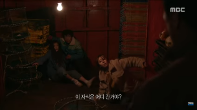Missing 9: Khán giả “câm nín” trước khả năng sống dai như gián của Choi Seo Joon - Ảnh 13.