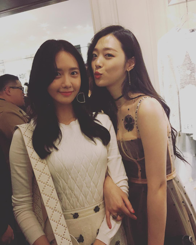 Nữ thần sắc đẹp Yoona và con ghẻ Sulli trong cùng khung hình: Ai đẹp đẳng cấp hơn? - Ảnh 2.