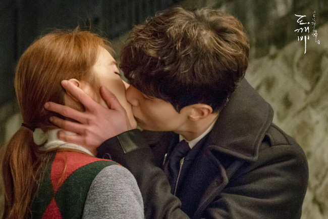 Đây là điều mà Lee Dong Wook và Yoo In Na tiếc nuối nhất khi đóng “Goblin” - Ảnh 2.