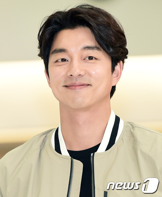 Yêu tinh Gong Yoo xuất hiện hiếm hoi, được dàn vệ sĩ bảo vệ tại sự kiện - Ảnh 3.