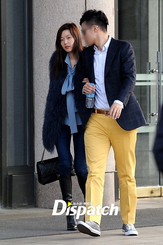 Mợ chảnh Jeon Ji Hyun gây tranh cãi khi mặc đồ sang chảnh đi mua sắm cùng chồng CEO - Ảnh 5.