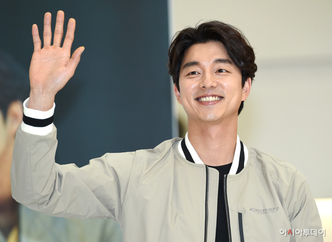 Yêu tinh Gong Yoo xuất hiện hiếm hoi, được dàn vệ sĩ bảo vệ tại sự kiện - Ảnh 7.