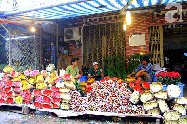 Bất ngờ với giá hoa ngày lễ Valentine tại Sài Gòn: Ít người mua, giá còn rẻ hơn ngày thường - Ảnh 7.