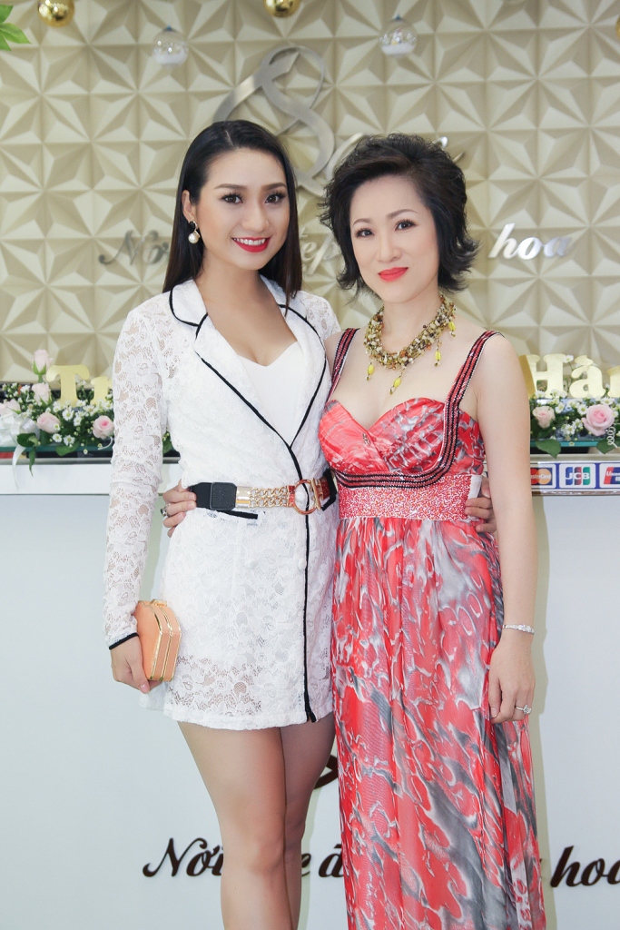 Cao My Kim va chi Thanh Loan